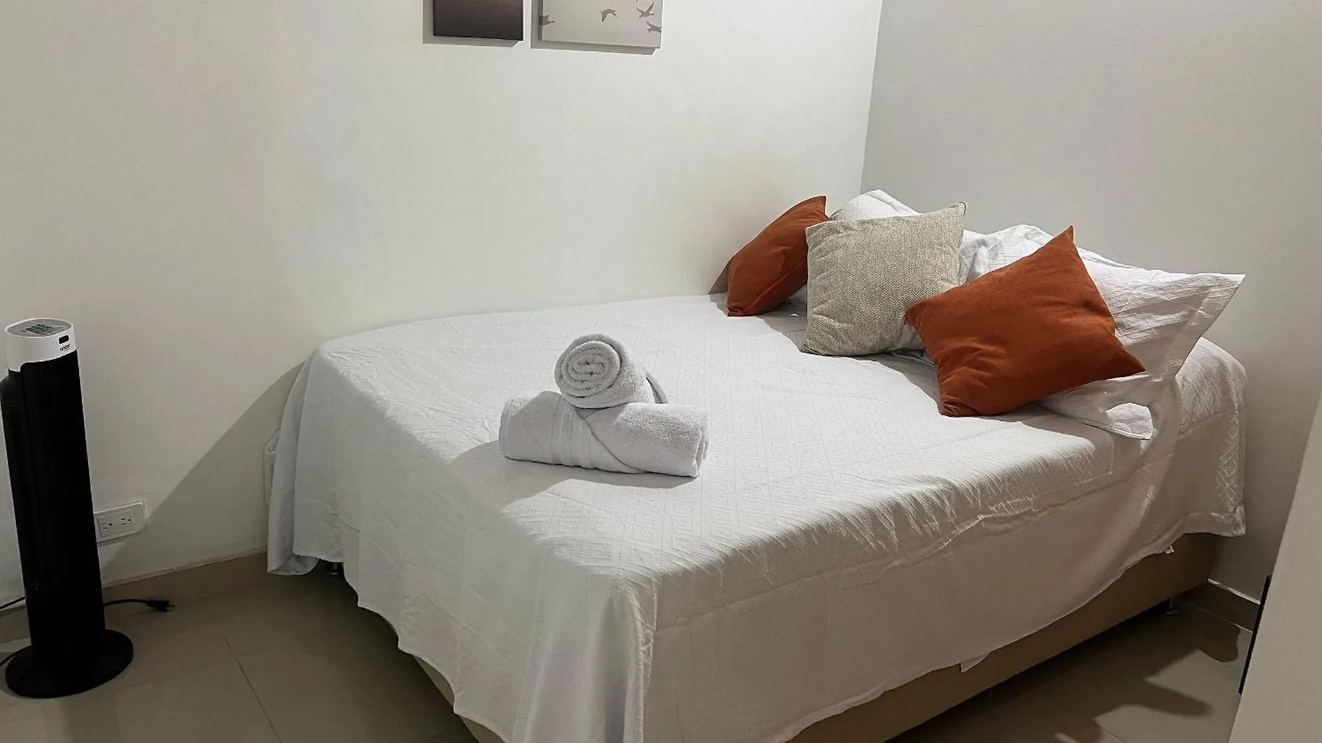 Espectacular Apartamento En Laureles - 2 Medellin 0*,  Colombia