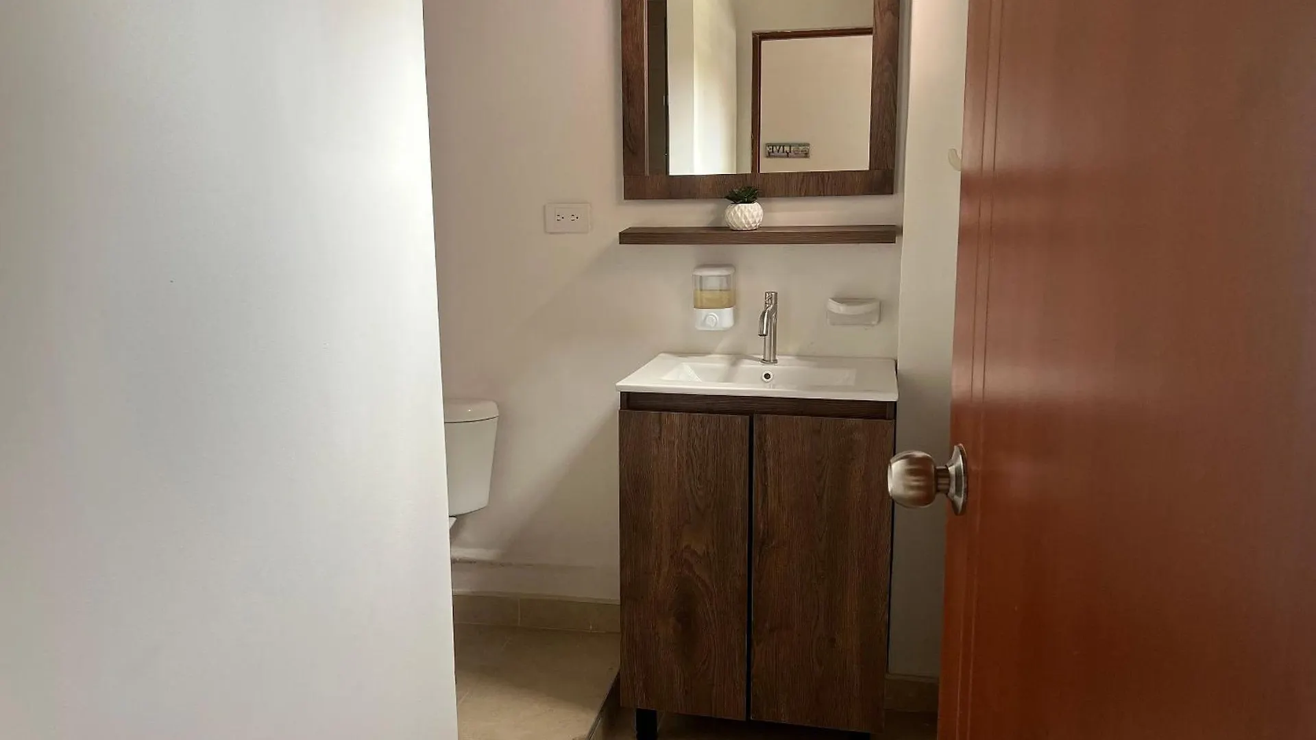 Espectacular Apartamento En Laureles - 2 Medellin 0*,  Colombia